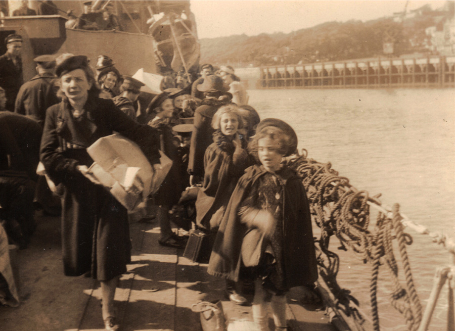 Refugees aboard HMS Venomous at Calais on the 21 May 1940