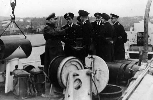 Officers kept waiting on quarter deck of HMS Valorous
