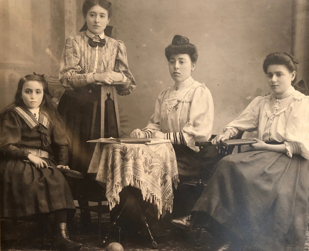 The four "horses", the Cohen sisters