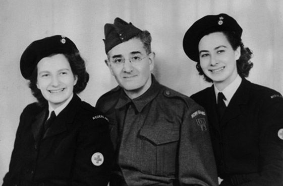 Joop van der Laan and his two daughter, London 1943