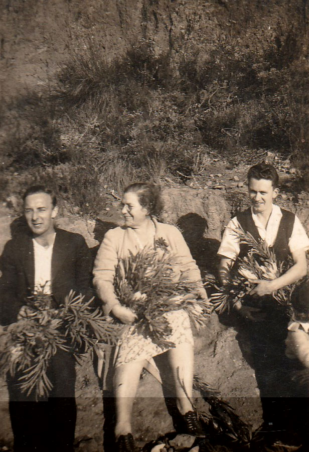 Brian Shaw and Kenneth Collings on an Uphomer with Cynthia and her parents