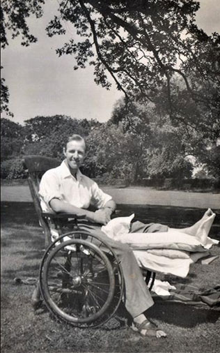 Convalescing at Hill End Hospital, St Albans, 1940