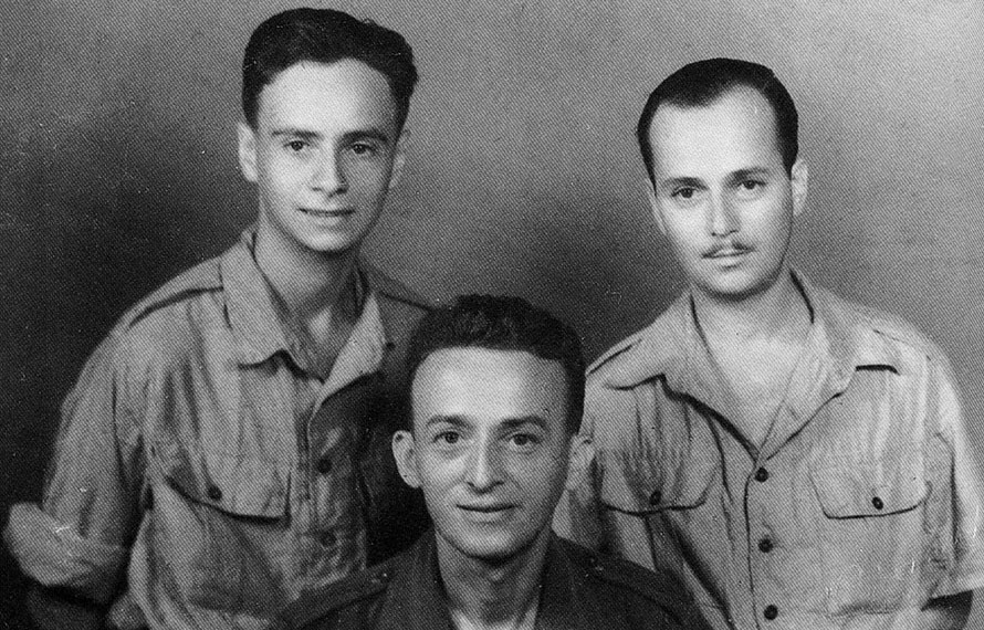 Loet Velmans (left) with Chaim Nussbaum and Eddie Rappaport, Singapore 1945