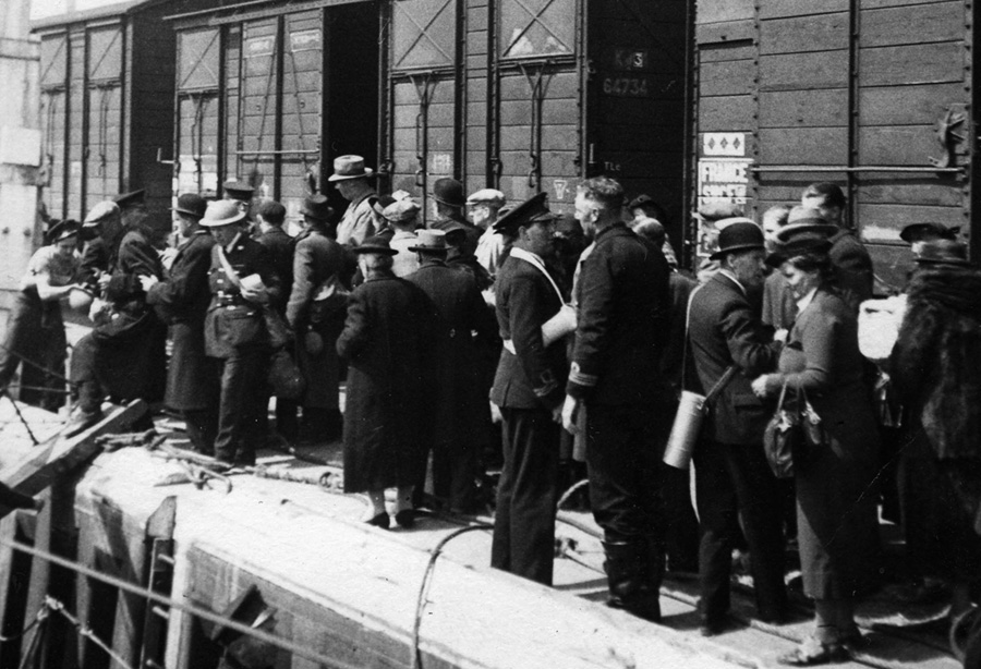 British citizens waiting to board HMS Venomous, Calais