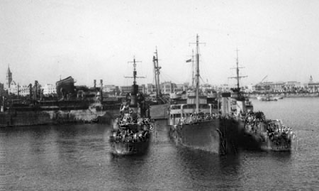 HMS Liddesdale and Venomous oiling at Tripoli, 1943