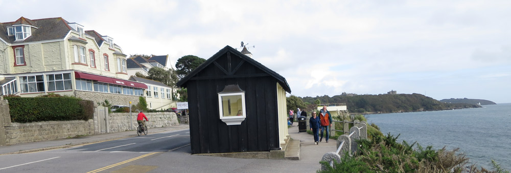 Memblay Hote with bus shelter, formerly HMS Forte 1